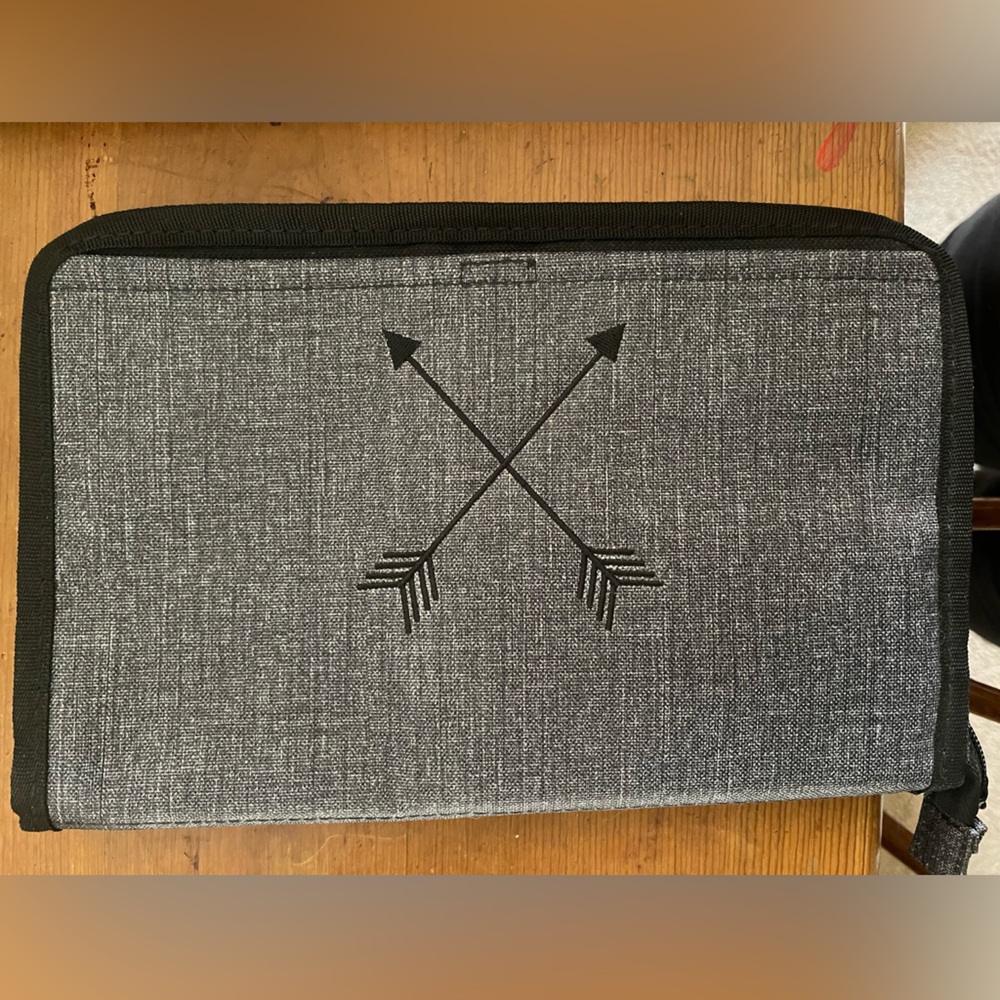 Thirty-One Gray and Black Office Arts & Crafts Sleeve